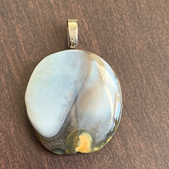 Round gray/cream polished agate pendant - Picture 5 of 5